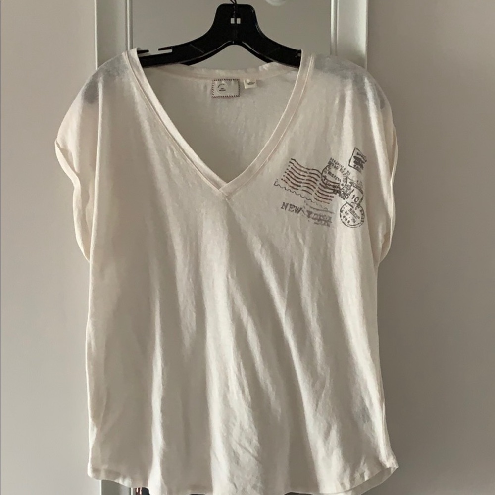 Creme v neck shirt